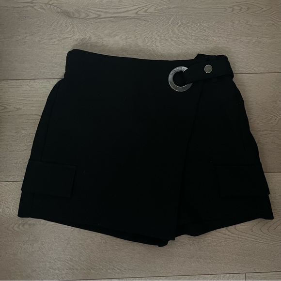 Bershka Black Cargo Skort with Silver Hoop - Picture 3 of 5